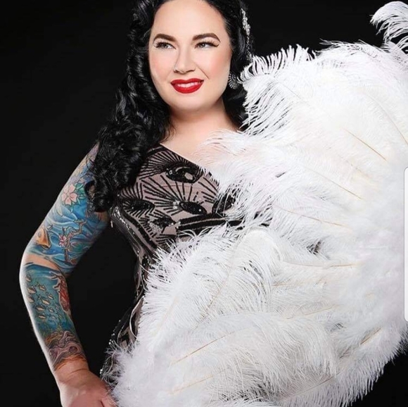 Meet your Posher, Stephanie - Picture 4 of 5